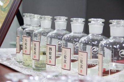 ​茅台酒发酵方式(茅台酒发酵方式是固态还是液态)