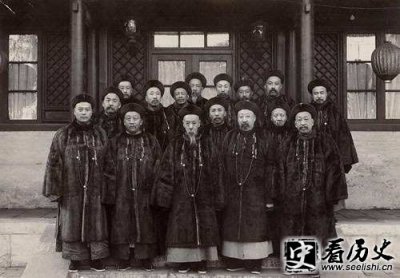 ​清朝军机处是干嘛的？相当于现在的什么部门？