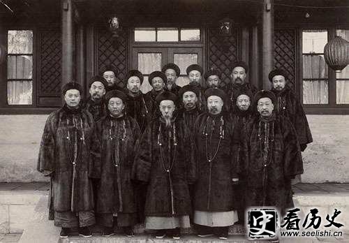 清朝军机处是干嘛的？相当于现在的什么部门？