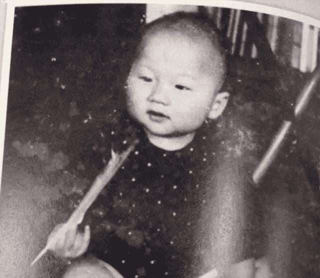 成龙原名陈港生还是房（成龙原名叫什么）