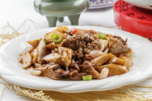 年夜饭的菜品及寓意(年夜饭各种食物的寓意)