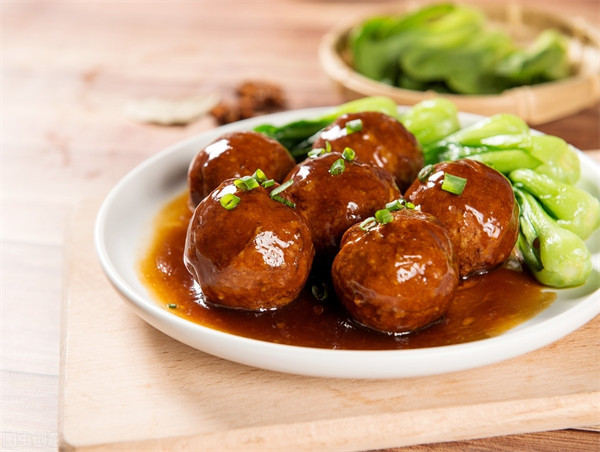 年夜饭的菜品及寓意(年夜饭各种食物的寓意)
