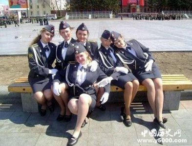 ​苏联的漂亮女兵，为何打仗时只允许穿裙子，看完就懂了