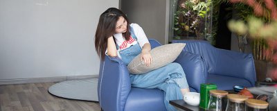 ​牛仔裤为什么会发黄