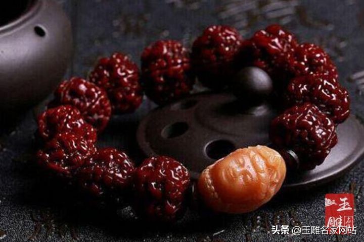 白玉菩提子如何盘玩（白玉菩提子手串怎么盘）