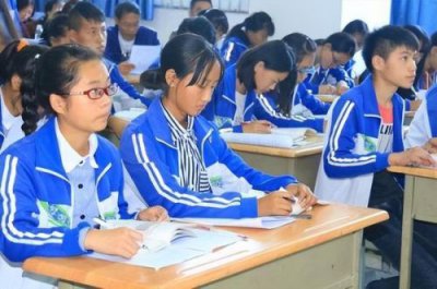 ​老师对学生的寄语简短(老师对学生的寄语诗句)