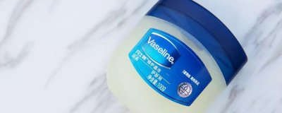 ​凡士林可以当唇膏用吗