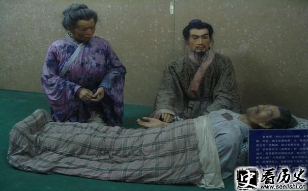 张仲景雕塑