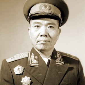 ​红34师唯一幸存团长韩伟，湘江战役跳崖没死，后来如何了？