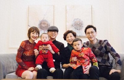 ​李好俩儿子近照曝光，五官神似郭晓敏，长大后要给妈买豪车大别墅