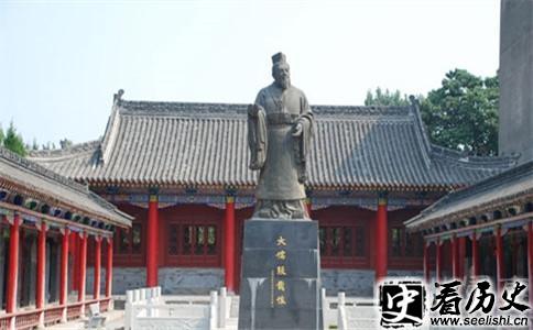 张载雕像