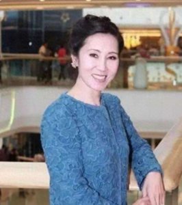 ​首富王健林妻子林宁近照，原来王健林每天面对这样的女人