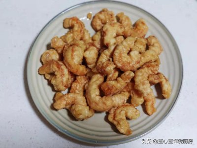 ​油炸虾仁的做法，外酥里嫩，零厨艺基础的人也能一次做成功