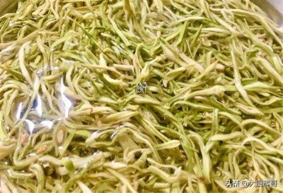 ​排骨炖干豆角的做法窍门送给你，一点不比饭店差！
