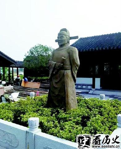 潘季驯石像