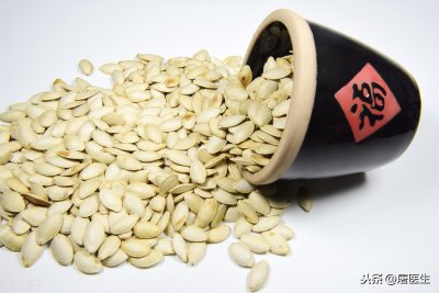 ​南瓜子仁的功效与作用（营养丰富  功效很多）