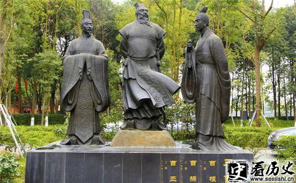 三曹雕像