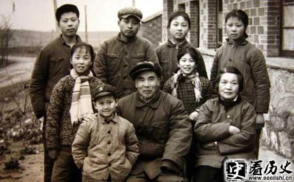 刘顺元同志全家福