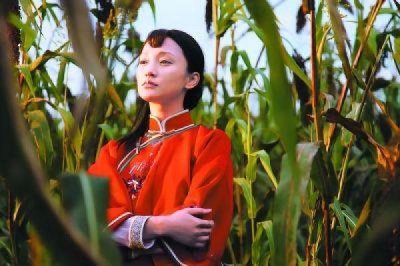 ​红高粱剧情介绍(5年后重温《红高粱》，我才明白，男人都爱这一种女人)