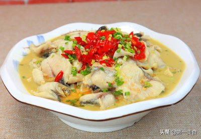 ​酸菜鱼的做法 家常(酸菜鱼最简单好吃的做法，鱼片鲜嫩爽滑，在家也能做出饭店