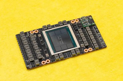​NVIDIA找上Intel代工：每月可产30万颗AI芯片