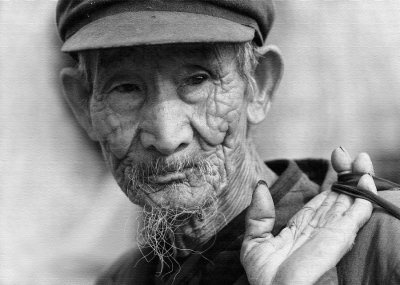 ​爸爸的好大我都握不住了的说说(父爱如山，那些描写父爱的句子)
