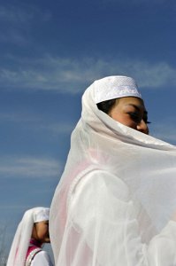 ​为什么说回民女人下边带盖(回族女性为什么要佩戴头纱？)