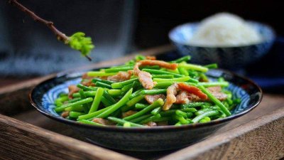 ​蒜苔焯水后炒几分钟 蒜苔需要焯水吗炒多久