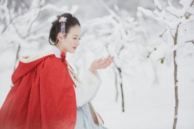 ​雪花冰酷啤酒英文，雪花啤酒的英语怎么说