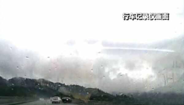 昨天江西高速车祸，雨天行车要注意什么？-