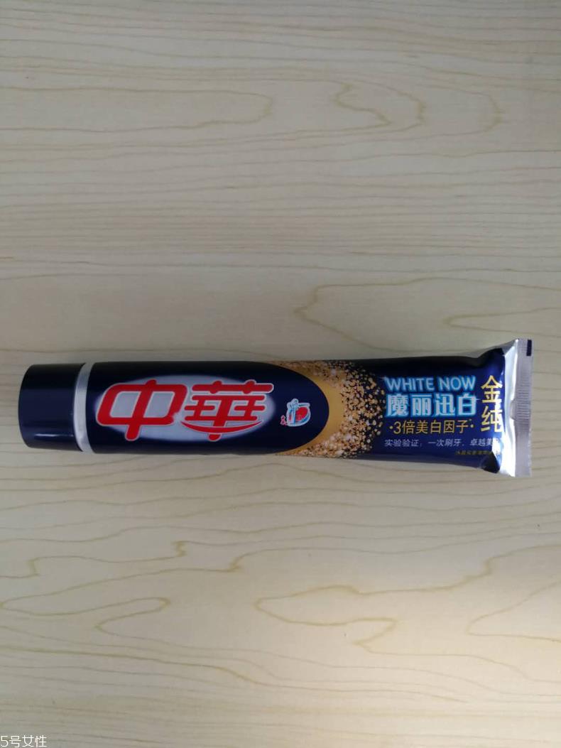 美白牙膏佳洁士和中华哪个好 美白牙膏佳洁士vs中华