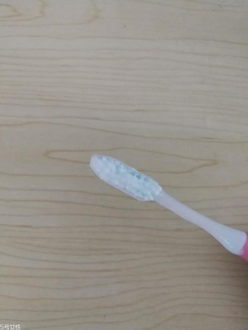 美白牙膏佳洁士和中华哪个好 美白牙膏佳洁士vs中华