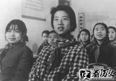 ​1973年12月12日 (癸丑年冬月十八) 黄帅事件掀起“破师道尊严”浪