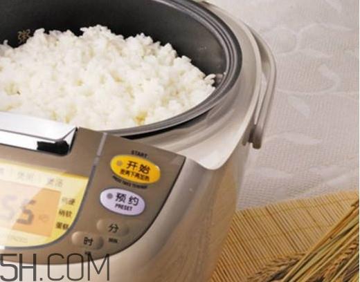 煮饭是用电饭煲好还是电压力锅好？煮饭是精煮还是快煮