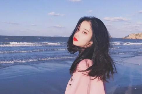 女生问你是不是喜欢我铁憨憨回答