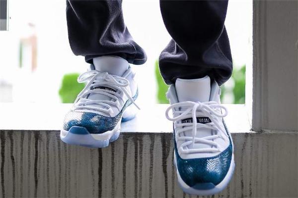 aj11 low蓝蛇货量大吗 高颜值蛇纹鞋面