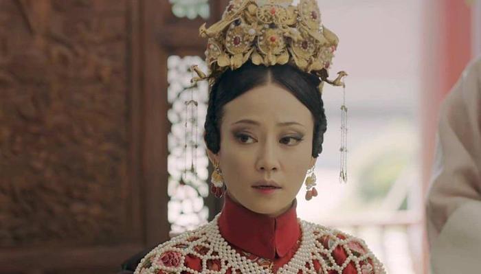 历史上真实的高贵妃，出身低微，死后不久弟弟被乾隆赐死