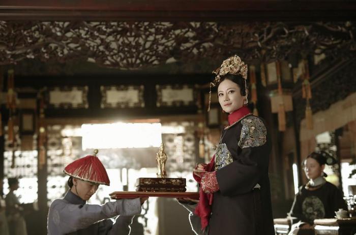 历史上真实的高贵妃，出身低微，死后不久弟弟被乾隆赐死