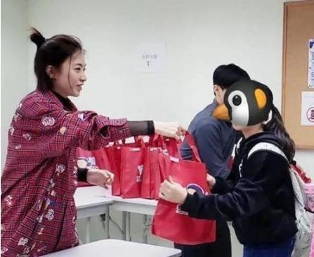 为什么刘銮雄独宠甘比？三年穿成保姆样，原来这才是嫁豪门的手段