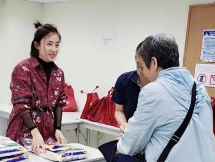 为什么刘銮雄独宠甘比？三年穿成保姆样，原来这才是嫁豪门的手段
