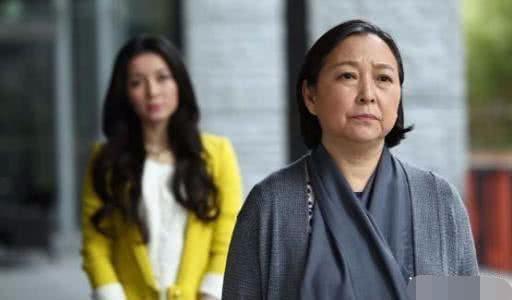 农村来的老妈和当官的老婆水火不容，我该怎么办？