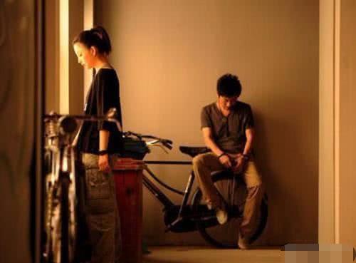 农村来的老妈和当官的老婆水火不容，我该怎么办？