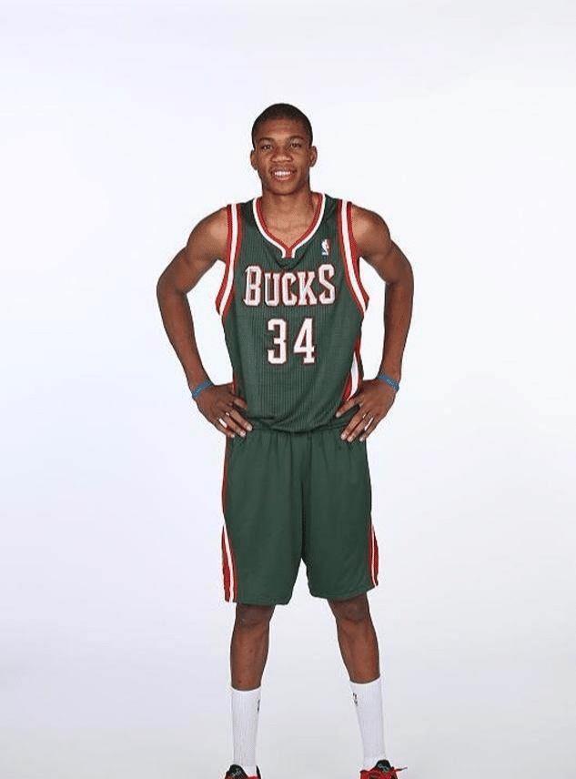 他是NBA历史上的怪才！身高2米多却打控卫！单挑能力令人生畏！