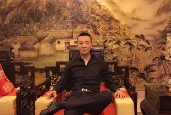 从月赚600到身价过亿，神豪七夜用1.2亿玩直播，只为广交朋友