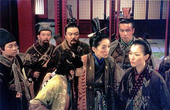 四十岁还未嫁人的钟无艳，因一举动，皇帝为她遣散后宫专宠她一人
