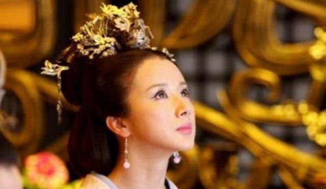 此女子才貌双全，深得皇帝宠幸，因给皇帝戴绿帽，最终被赐死