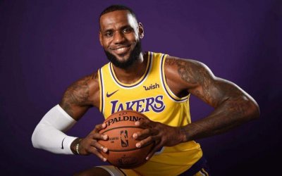 ​NBA传奇球星的故事—“小皇帝”勒布朗.詹姆斯