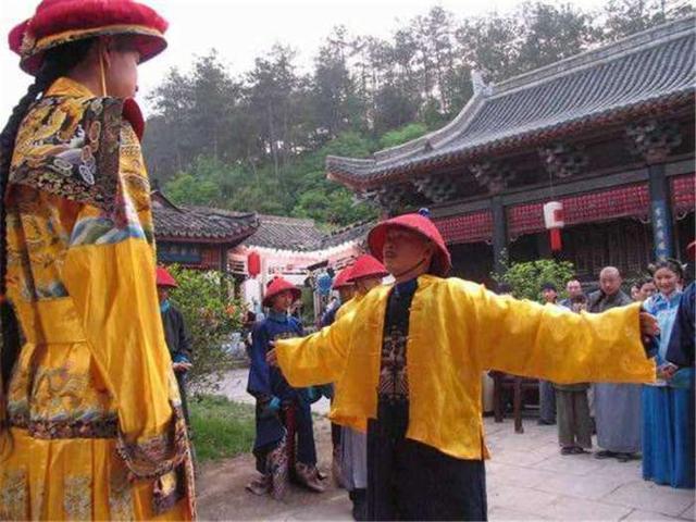 清朝皇帝赏赐黄马褂究竟有何作用？其实它堪比金子