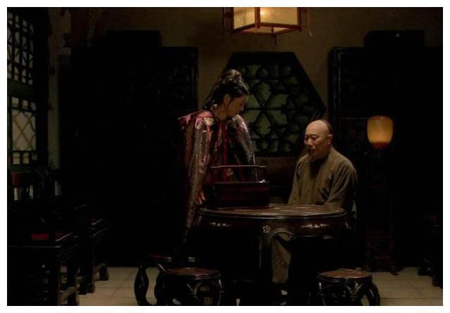 甄嬛全剧中最薄情的人，陷害自己的爱人，并亲手奉与皇帝的他