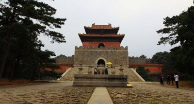 ​实拍乾隆皇帝的陵墓，曾有无数珍宝，如今却只剩下破棺椁